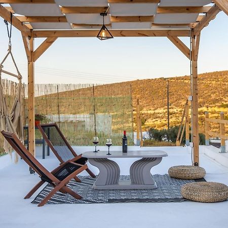 Milos Guesthouse Triovasálos Екстериор снимка