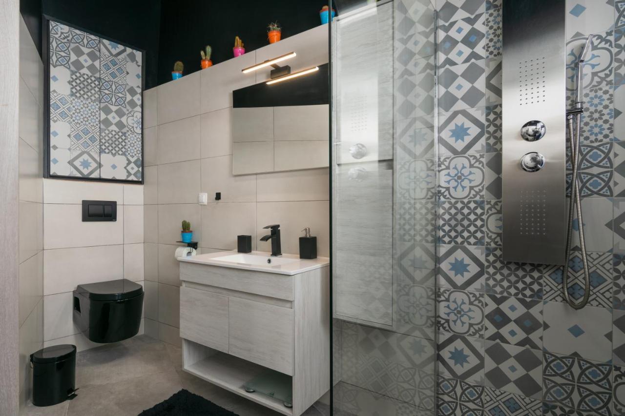 Milos Guesthouse Triovasálos Екстериор снимка