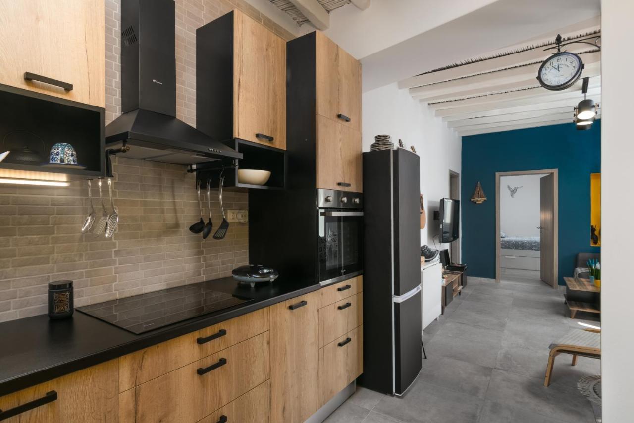 Milos Guesthouse Triovasálos Екстериор снимка