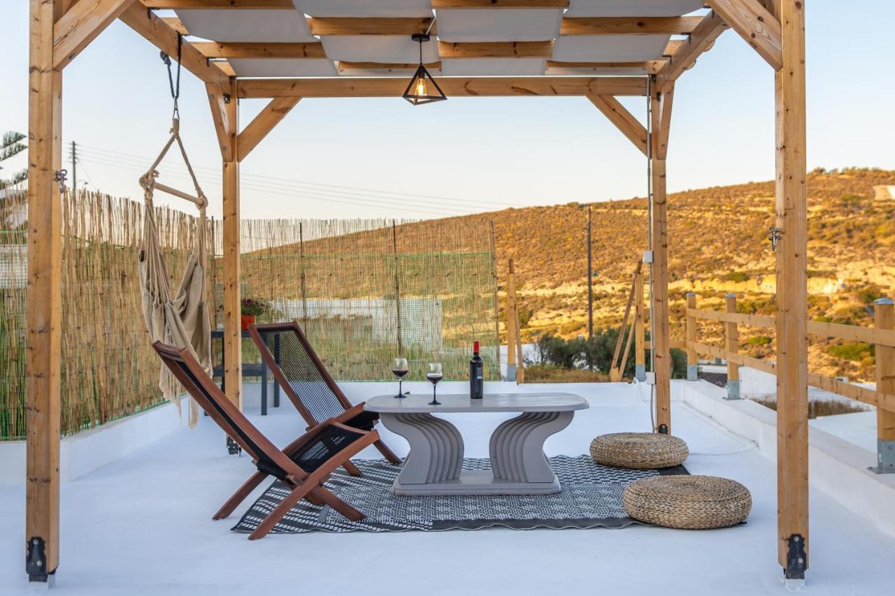 Milos Guesthouse Triovasálos Екстериор снимка